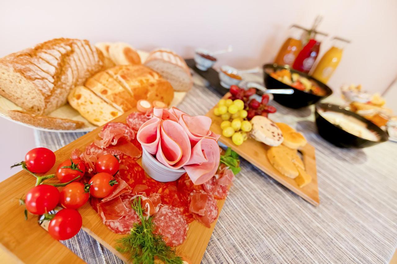 Caravogue House Hotel Trim Ngoại thất bức ảnh